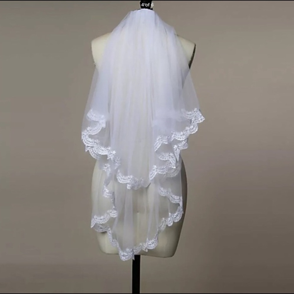NWT beautiful white or ivory wedding veil